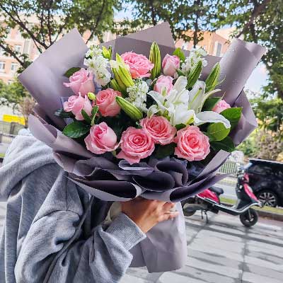 新乡11朵戴安娜粉玫瑰百合，与你一起追逐梦想